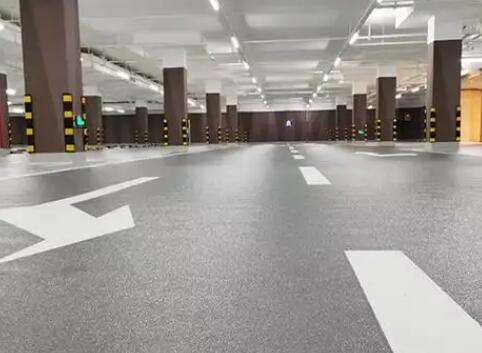 工廠磨石地坪施工難題不用愁，專業(yè)設備團隊來解憂