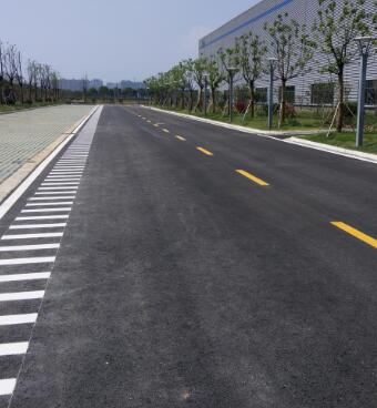 蘇州工廠地面劃線？專業(yè)團(tuán)隊(duì)打造高效廠區(qū)交通體系